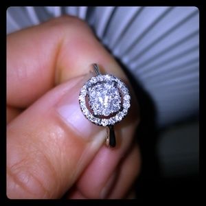 Harry Richies halo diamond ring